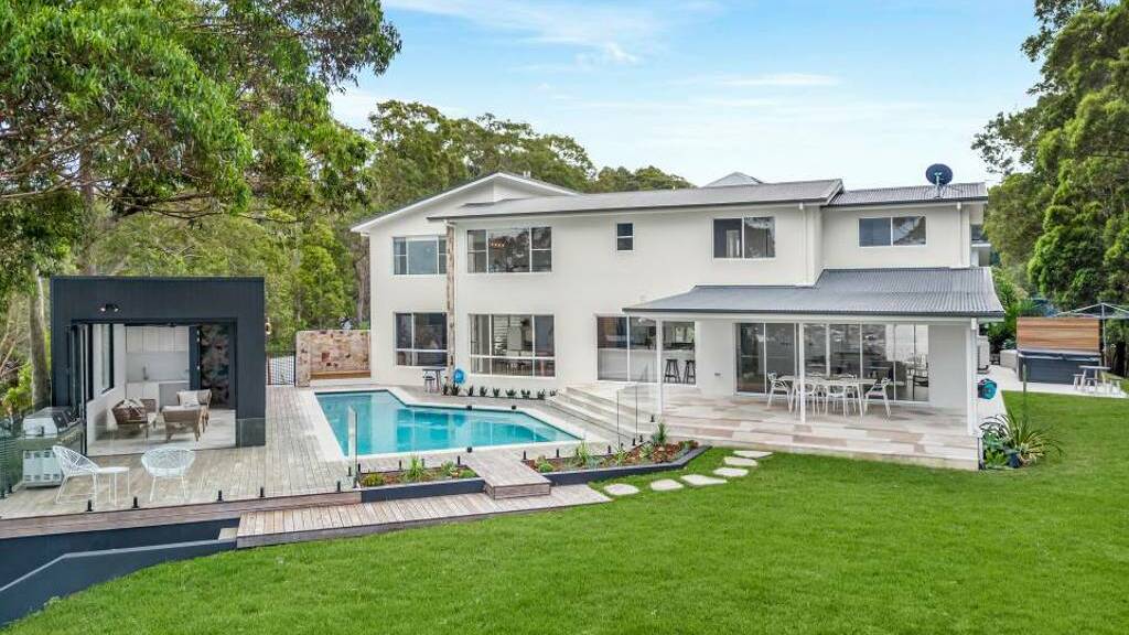 The auction of 4 Castel Drive, Floraville set a suburb record on in May. Picture supplied.
