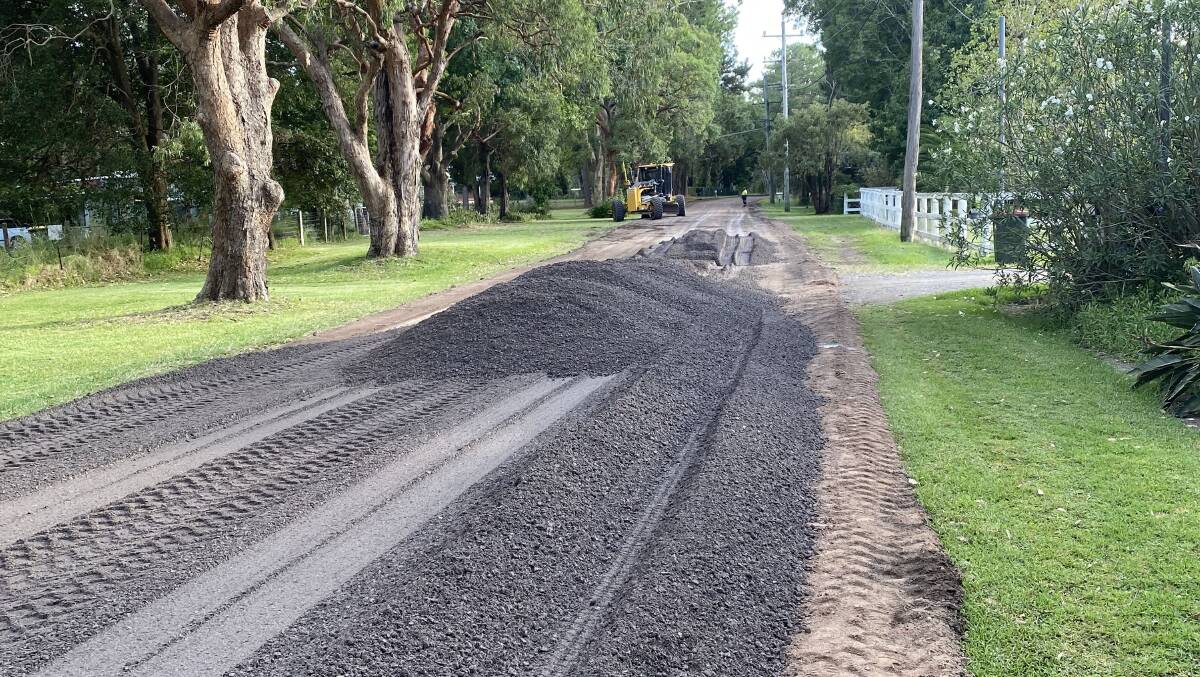Port Stephens Council has begun upgrading to Rookes Road at Salt Ash. More than 1500 tonnes of material will be compacted and sealed. There will also be some minor work to direct storm water away from the pavement.
