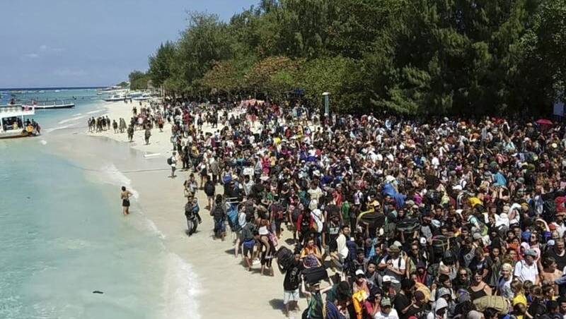 Tourists  flee Lombok  after quake kills 98 Port Stephens 